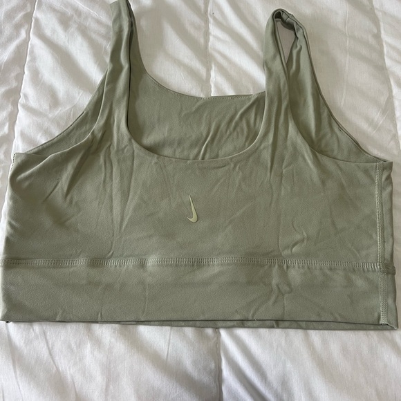 Nike Olive Sports Bra and Black Leggings - Picture 4 of 6